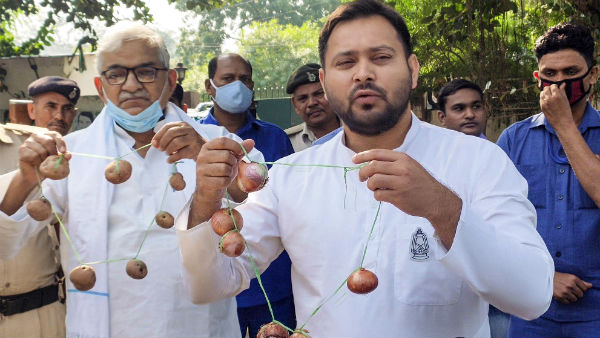 কেন্দ্রকে নিশানা তেজস্বীর