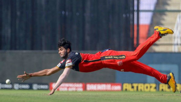 ৭ ম্যাচের ১ টিতেও ২০ রানের বেশি খরচ নয়