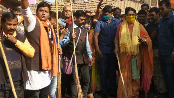 মুখ্যমন্ত্রীর ত্যাগ থেকে দলত্যাগ