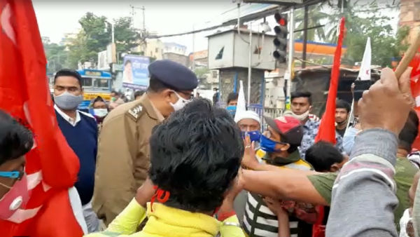 কোচবিহার থেকে কলকাতা, শ্রমিক সংগঠনের ডাকা বনধে উত্তপ্ত হল বাংলা কোচবিহার থেকে কলকাতা, শ্রমিক সংগঠনের ডাকা বনধে উত্তপ্ত হল বাংলা