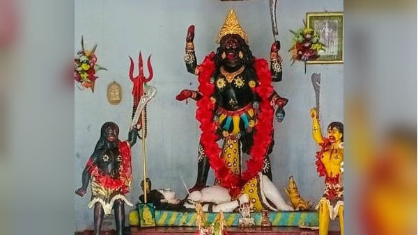 পাঁচশো বছর পুরনো কোচবিহারের এই কালীপুজো এবছর করোনা আবহে জৌলুসহীন পাঁচশো বছর পুরনো কোচবিহারের এই কালীপুজো এবছর করোনা আবহে জৌলুসহীন