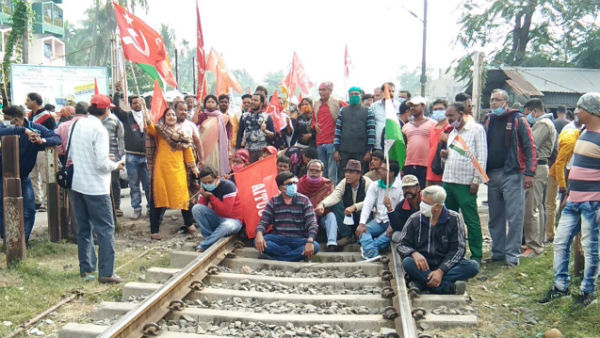 কোচবিহার থেকে কলকাতা, শ্রমিক সংগঠনের ডাকা বনধে উত্তপ্ত হল বাংলা কোচবিহার থেকে কলকাতা, শ্রমিক সংগঠনের ডাকা বনধে উত্তপ্ত হল বাংলা