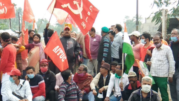 কোচবিহার থেকে কলকাতা, শ্রমিক সংগঠনের ডাকা বনধে উত্তপ্ত হল বাংলা কোচবিহার থেকে কলকাতা, শ্রমিক সংগঠনের ডাকা বনধে উত্তপ্ত হল বাংলা