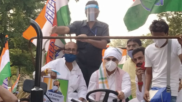 কলকাতার রাজপথে ট্রাক্টর চালালেন অধীর চৌধুরী কলকাতার রাজপথে ট্রাক্টর চালালেন অধীর চৌধুরী