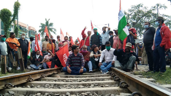 কোচবিহার থেকে কলকাতা, শ্রমিক সংগঠনের ডাকা বনধে উত্তপ্ত হল বাংলা কোচবিহার থেকে কলকাতা, শ্রমিক সংগঠনের ডাকা বনধে উত্তপ্ত হল বাংলা