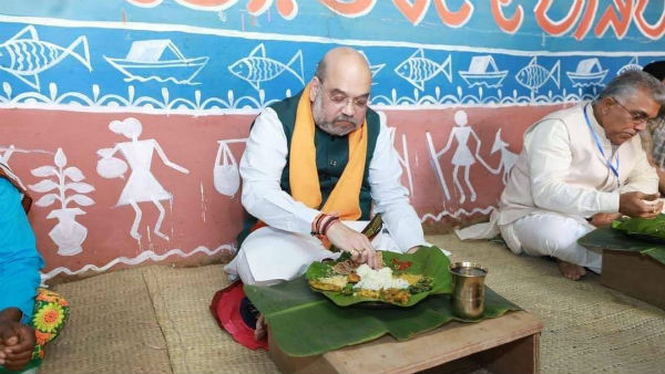 আদিবাসী বাড়িতে মধ্যাহ্নভোজ