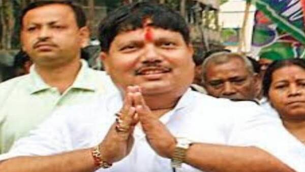 নৌকায় চেপে পুণ্যার্থীদের শুভেচ্ছা