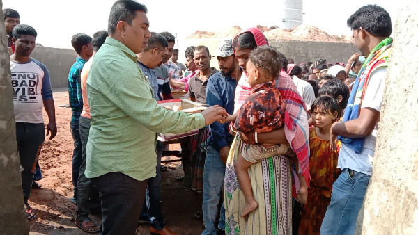 সুন্দরবনে আদিবাসী ও শ্রমিকদের শীতবস্ত্র, চড়ুইভাতি সুন্দরবনে আদিবাসী ও শ্রমিকদের শীতবস্ত্র, চড়ুইভাতি