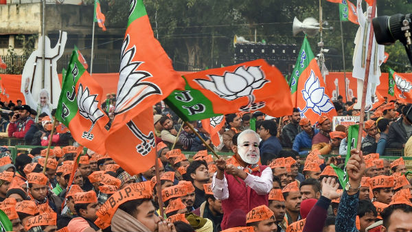 নিজেদের ভোটব্যাঙ্ককে পাথেয় করে বাংলা জয়ের অঙ্ক