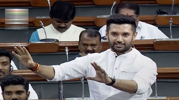 'দুর্গাভক্তদের নীতীশের পুলিশের গুলি'
