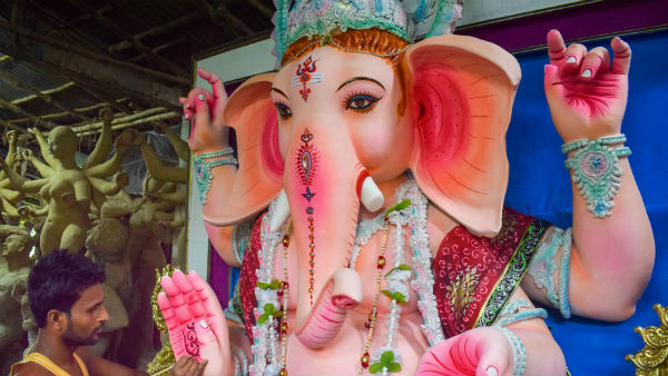 গণেশের সঙ্গে কার মূর্তি?