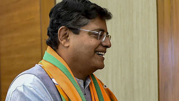 আইন অমান্য করে জমি কেনার অভিযোগ