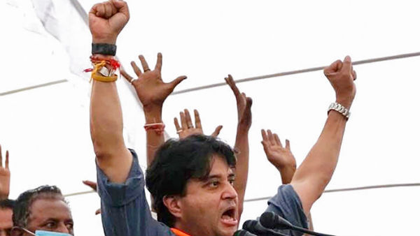 মহূর্তের মধ্যেই ভাইরাল ভিডিও