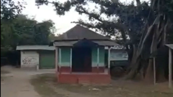 দক্ষিণ দিনাজপুরের ৫০০ বছরের পুরনো এই কালীপুজোয় দেখা মেলে হিন্দু–মুসলিম সম্প্রীতি দক্ষিণ দিনাজপুরের ৫০০ বছরের পুরনো এই কালীপুজোয় দেখা মেলে হিন্দু–মুসলিম সম্প্রীতি