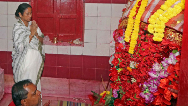 মুখ্যমন্ত্রীর বাড়িতেও কালী পুজো