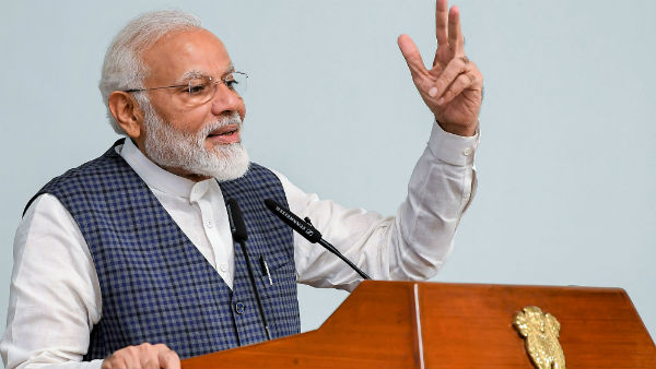 প্রদীপ প্রজ্জ্বলন অনুষ্ঠানে মোদী