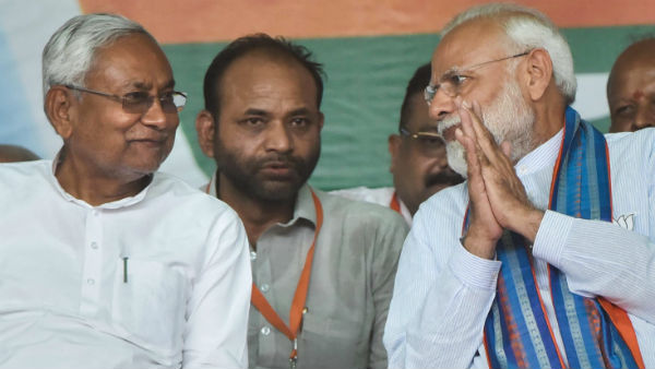 তেজস্বীর কটাক্ষ নীতীশকে
