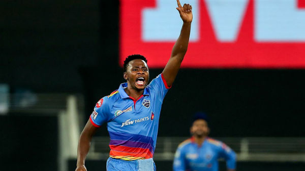 কোথায় দাঁড়িয়ে রয়েছেন রাবাডা