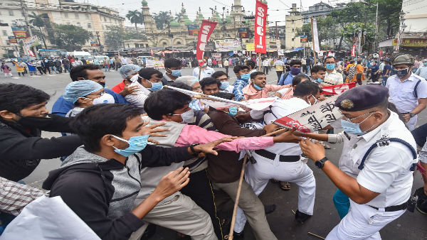 কোচবিহার থেকে কলকাতা, শ্রমিক সংগঠনের ডাকা বনধে উত্তপ্ত হল বাংলা কোচবিহার থেকে কলকাতা, শ্রমিক সংগঠনের ডাকা বনধে উত্তপ্ত হল বাংলা