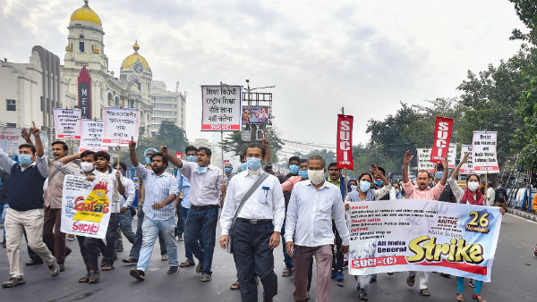 কোচবিহার থেকে কলকাতা, শ্রমিক সংগঠনের ডাকা বনধে উত্তপ্ত হল বাংলা কোচবিহার থেকে কলকাতা, শ্রমিক সংগঠনের ডাকা বনধে উত্তপ্ত হল বাংলা