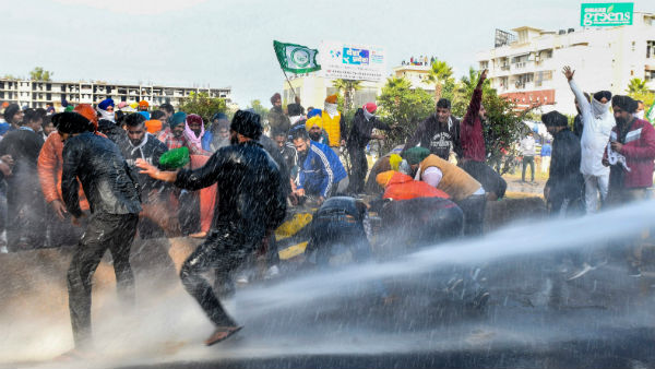 ব্যবস্থা করা হয়েছিল জল কামানের