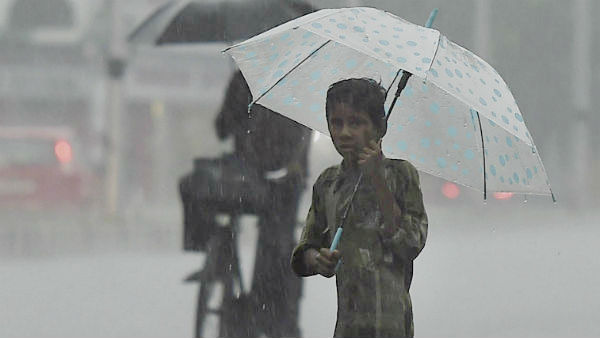নিম্নচাপ অবস্থান করছে