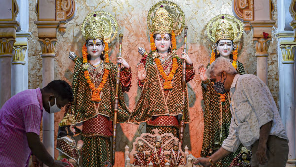 চার দশক আগে চুরি যাওয়া রাম-লক্ষ্মণ-সীতার মূর্তি ফিরল তামিলনাড়ুর মন্দিরে চার দশক আগে চুরি যাওয়া রাম-লক্ষ্মণ-সীতার মূর্তি ফিরল তামিলনাড়ুর মন্দিরে