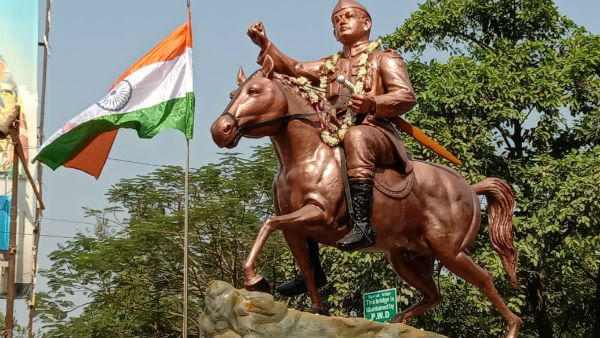 জমানো অর্থে নেতাজি মর্মর মূর্তি বসালেন বসিরহাটের অটোওয়ালা জমানো অর্থে নেতাজি মর্মর মূর্তি বসালেন বসিরহাটের অটোওয়ালা