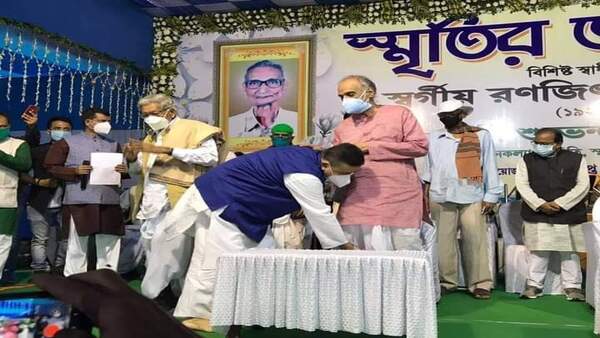 শুভেন্দু নীল-সাদার দলেই! প্রমাণ রাখলেন 'প্রথম' সভায়