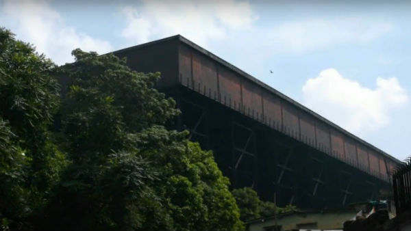 সারানো হচ্ছে পাইপলাইনের ফাটল, বন্ধ টালার জল-সরবরাহ সারানো হচ্ছে পাইপলাইনের ফাটল, বন্ধ টালার জল-সরবরাহ