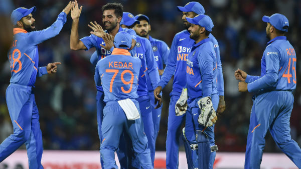 লোকেশ রাহুলকে উড়িয়ে দিলেন বিরাটরা
