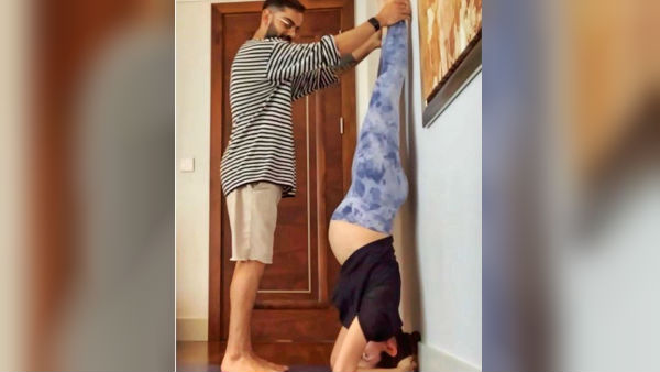 সন্তানকে সোশ্যাল মিডিয়া থেকে আড়াল করে রাখতে চান অনুষ্কা