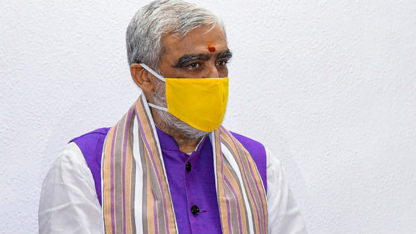 কেন্দ্রীয় স্বাস্থ্য মন্ত্রকের প্রতিমন্ত্রী অশ্বিনী চৌবে কোভিড পজিটিভ, বাড়িতেই আইসোলেশনে কেন্দ্রীয় স্বাস্থ্য মন্ত্রকের প্রতিমন্ত্রী অশ্বিনী চৌবে কোভিড পজিটিভ, বাড়িতেই আইসোলেশনে