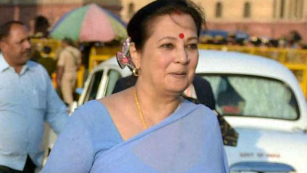 করোনা ভয় কাটিয়ে অনেকটাই সুস্থ মুনমুন সেন, আশার কথা শোনালেন কন্যা রাইমা করোনা ভয় কাটিয়ে অনেকটাই সুস্থ মুনমুন সেন, আশার কথা শোনালেন কন্যা রাইমা