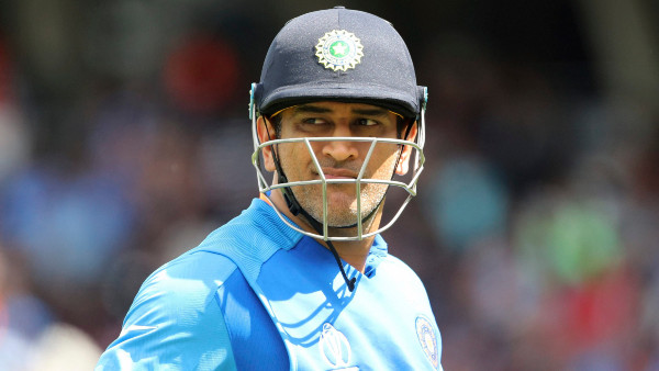 ধোনির অভিষেক