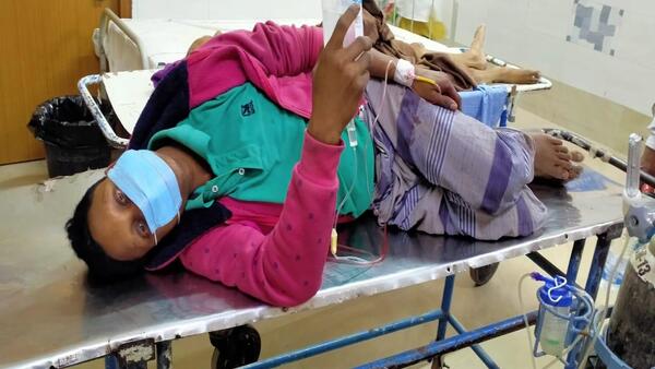 রাস্তায় আলো লাগানোকে কেন্দ্র করে গণ্ডগোল