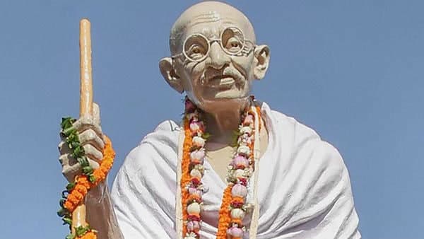 মহাত্মা গান্ধীরকে আমাদের সম্মান করা উচিত