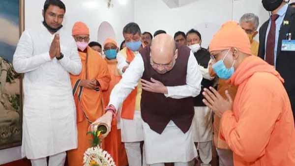 সিমলা স্ট্রিটের বাড়িতে শিবপুজো সিমলা স্ট্রিটের বাড়িতে শিবপুজো