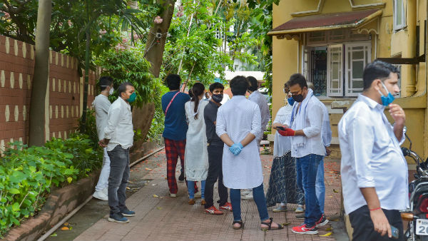 পাটনা পুলিশের কাছে অভিযোগ দায়ের
