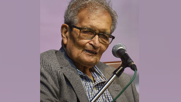 পাশে দাঁড়িয়েছেন মুখ্যমন্ত্রী