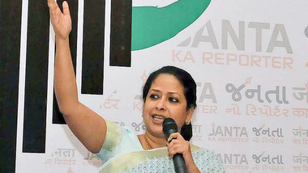 বই প্রকাশ নিয়ে প্রকাশ্যেই কাদা ছোঁড়াছুড়ি অভিজিৎ-শর্মিষ্ঠার