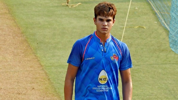 অভিষেকে উইকেট নিলেও মাত্রাতিরিক্ত রান দিলেন জুনিয়ার সচিন! হার মুম্বইয়ের অভিষেকে উইকেট নিলেও মাত্রাতিরিক্ত রান দিলেন জুনিয়ার সচিন! হার মুম্বইয়ের