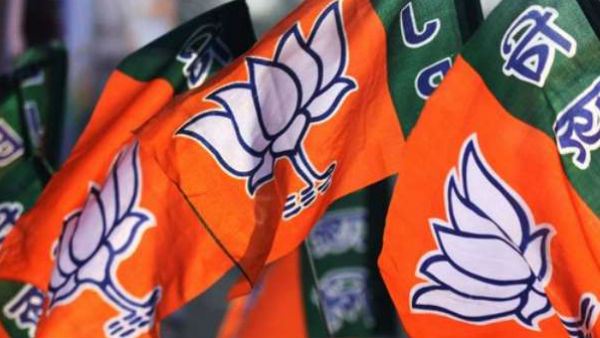 পায়ের তলার মাটি হারাতে বেশি সময় লাগবে না পদ্মশিবিরের