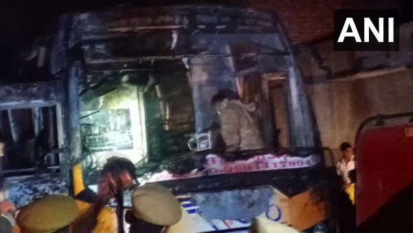 ইলেকট্রিক তারে পুড়ে গেল গোটা বাস, মৃত ৬! রাজস্থানে ভয়াবহ দুর্ঘটনার আগে কী ঘটছিল ইলেকট্রিক তারে পুড়ে গেল গোটা বাস, মৃত ৬! রাজস্থানে ভয়াবহ দুর্ঘটনার আগে কী ঘটছিল