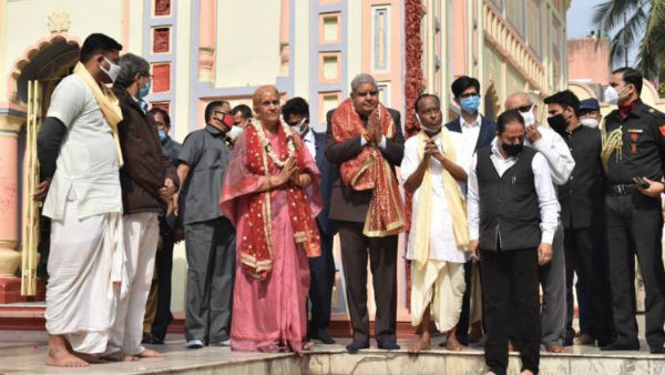 রাজ্যবাসীর মঙ্গলকামনায় বর্ধমানে শিবমন্দিরে পুজো রাজ্যপাল ধনখড়ের রাজ্যবাসীর মঙ্গলকামনায় বর্ধমানে শিবমন্দিরে পুজো রাজ্যপাল ধনখড়ের