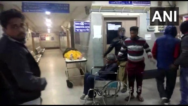 উদ্ধারকাজ শুরু করেন স্থানীয়রা