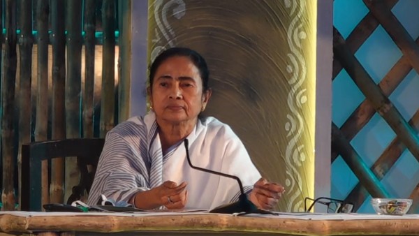প্রধানমন্ত্রীর পদত্যাগ দাবি