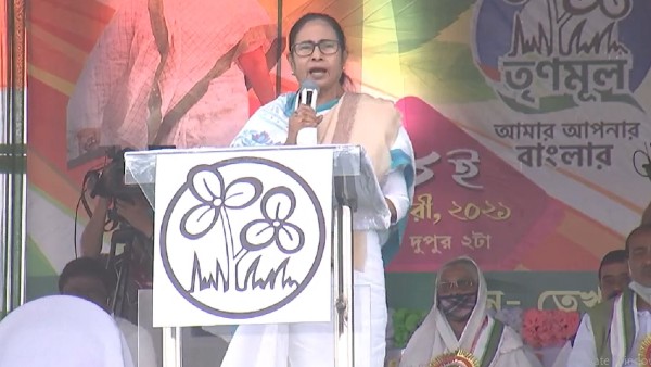 মুখ্যমন্ত্রী মুখের লড়াইয়ে শুভেন্দুকে এগিয়ে দিলেন মমতা