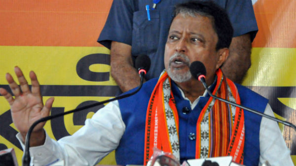 তৃণমূল মুখপাত্রের সামনেই নেত্রীকে ফোন মুকুল রায়ের