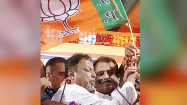 মুকুল বেসুরো বাজলেও বিজেপির শক্তি বাড়াচ্ছেন